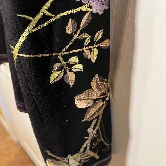 Embroidered Blazer - NEW - Picture 2 of 6